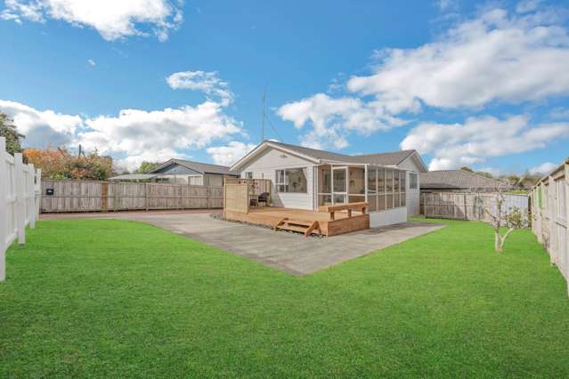 Easy Living with Mountain Views in Top School Zone