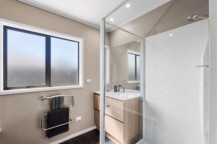 11 Lewis Way Poraiti_15