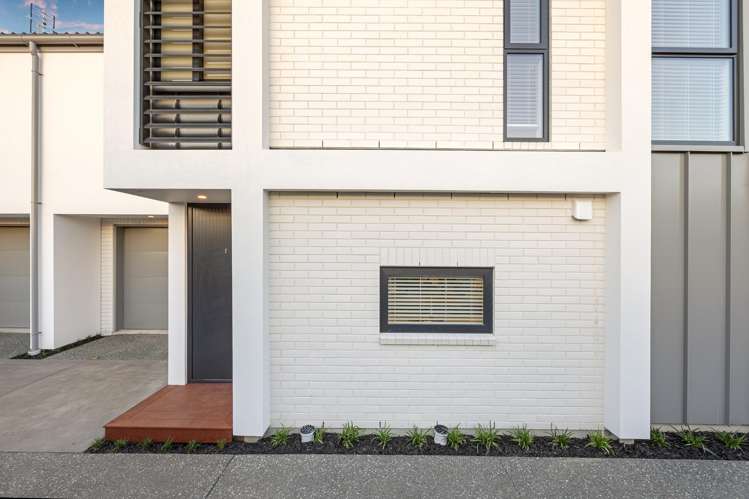 2/100 Innes Road Saint Albans_12