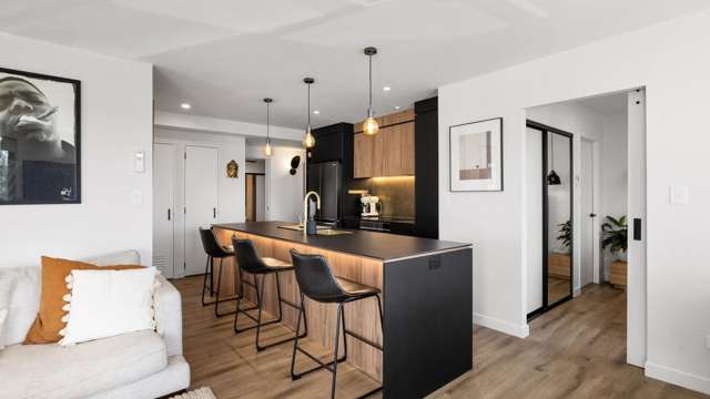 Luxury Two Bedroom Apartment with Pool & Spa