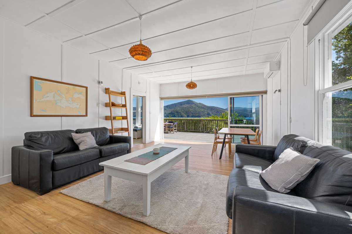 2787 Queen Charlotte Drive_1
