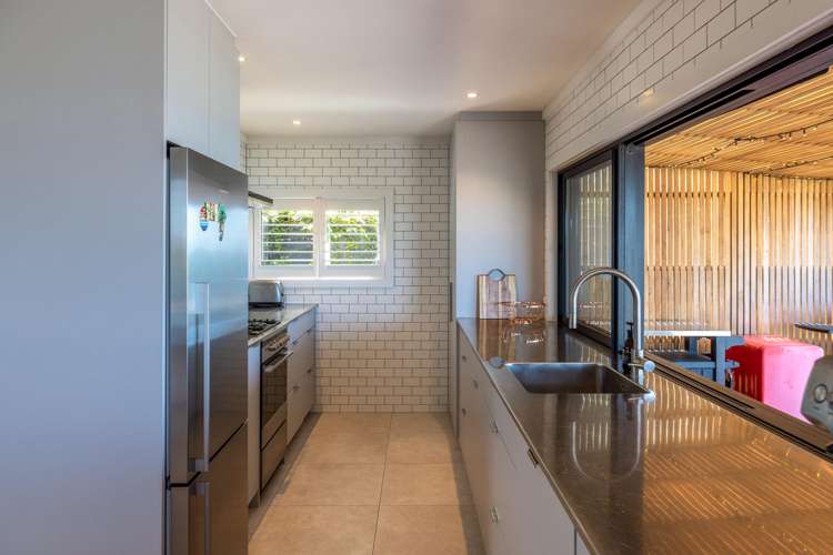 332 Sea View Road Onetangi_13