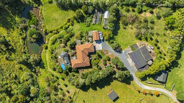 Private 2.6ha lifestyle oasis with guest house