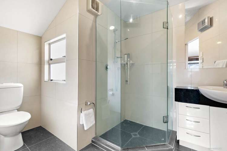 8a Queen Mary Avenue Epsom_13