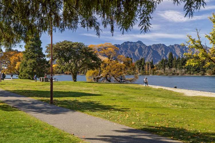 901/34 Lake Esplanade Queenstown_21
