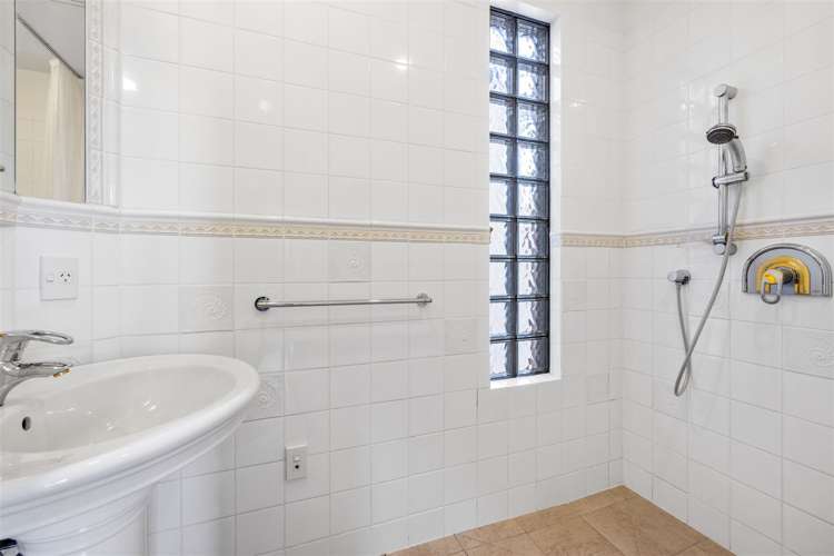 6 Inverness Lane Redcliffs_12