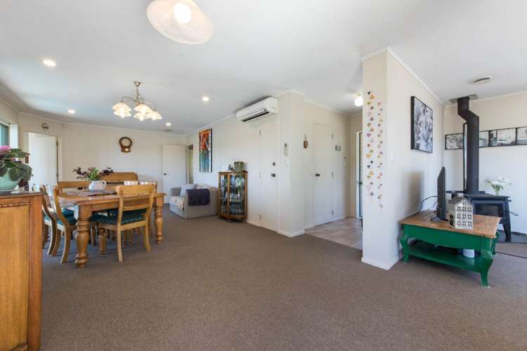 18 Lasque Place Glen Eden_16