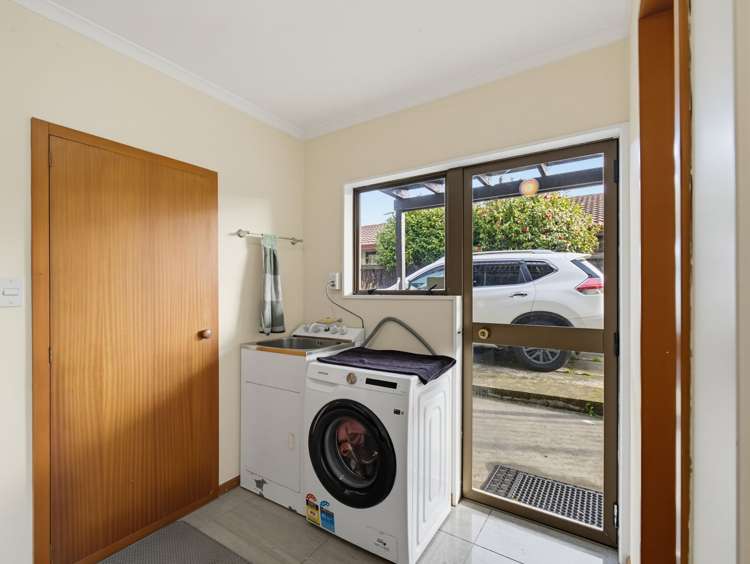 2 Regency Crescent Redwood_19