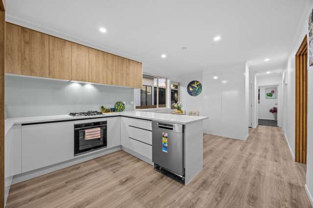 1/2 Enderby Drive Te Atatu Peninsula_3