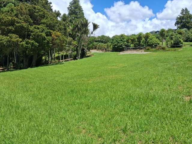 PRIVATE AND SECLUDED WITH RURAL VIEWS - 4323m2