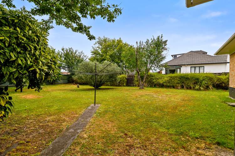 166 Clayton Road Mangakakahi_11