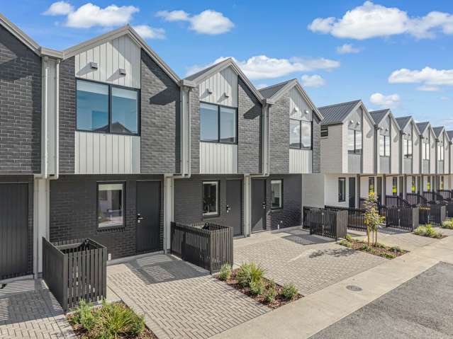 Park Front, Brand New Quality 2 Bedrooms!