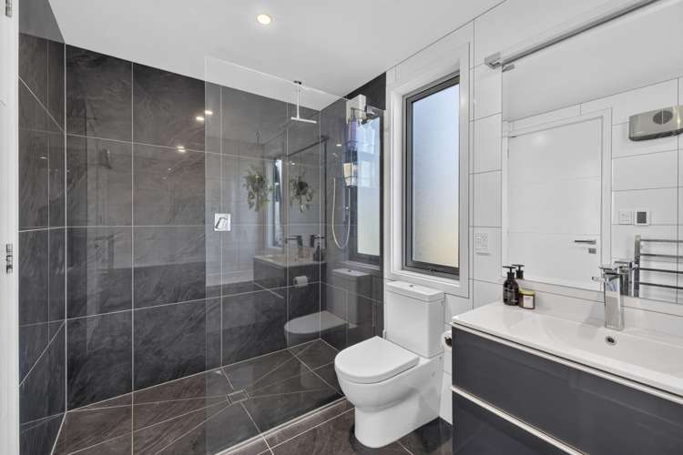 11 Kaioruru Lane Charteris Bay_29
