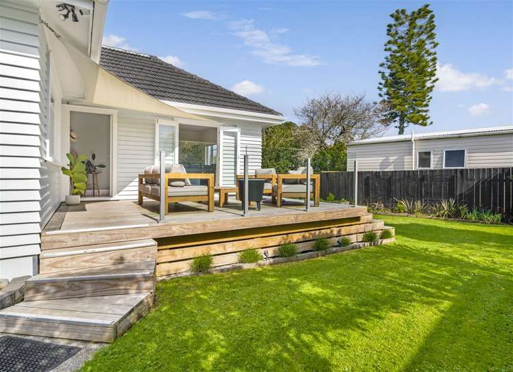 17a Clinton Avenue Te Atatu Peninsula_22