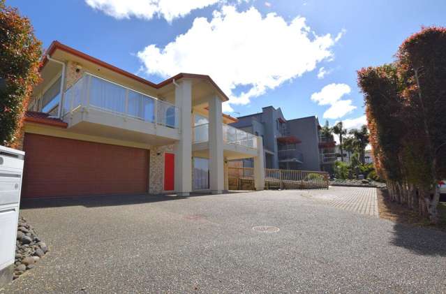 Stunning Waterfront Home for Rent in Te Atatu Peninsula