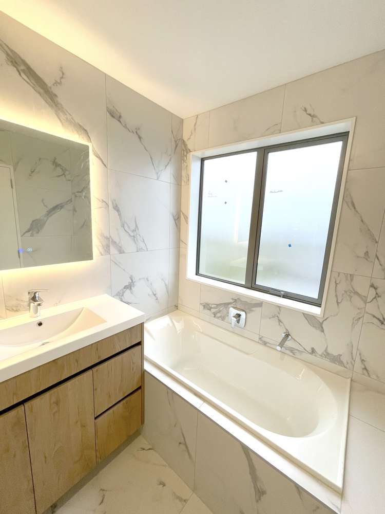 2/11 Celeste Place Totara Vale_6