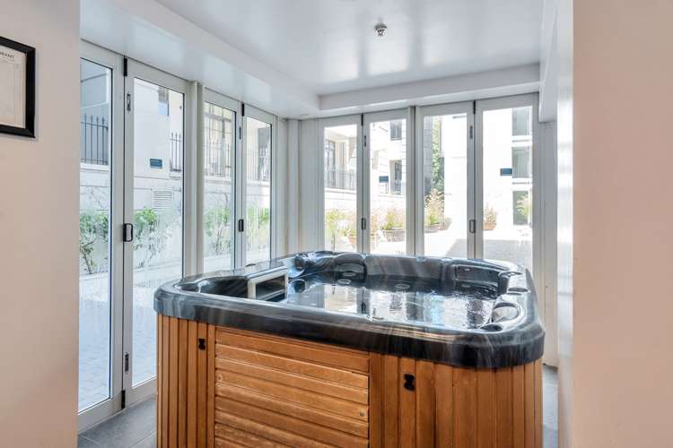 2304/10 Waterloo Quadrant Auckland Central_8