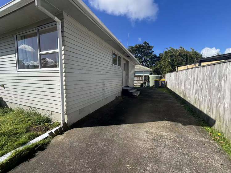 60 Riverpark Crescent Henderson_13