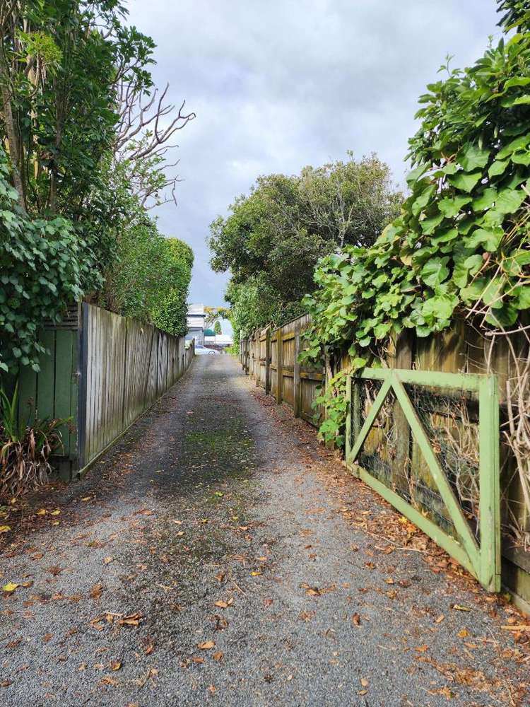 1138 South Road Oakura_24