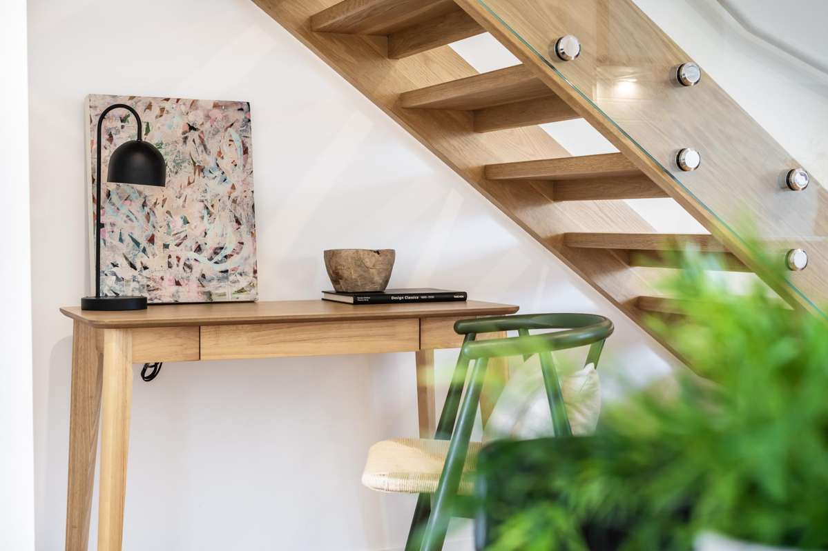 2/4 Glen Atkinson Street_2