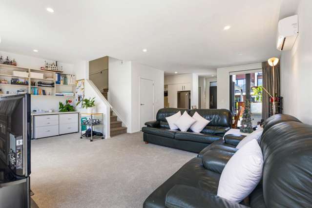 YOUR PERFECT PINE HARBOUR PAD