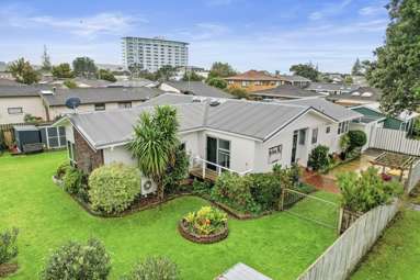 25a Riverside Road_1