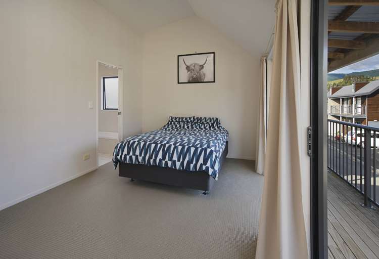 7 Rochdale Way Stoke_9