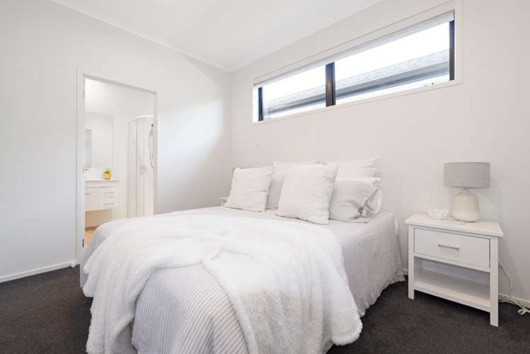 99b Awataha Crescent Pyes Pa_11