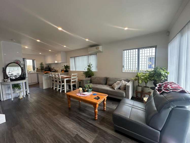 B/271 Te Atatu Road Te Atatu South_1