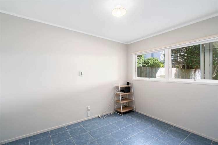 63 Parr Terrace Castor Bay_16