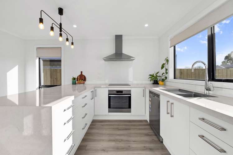 8 Redhaven Rise Netherby_5