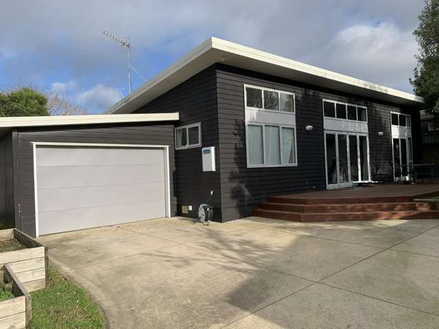 Sunny Family Home in Central Maungatapu