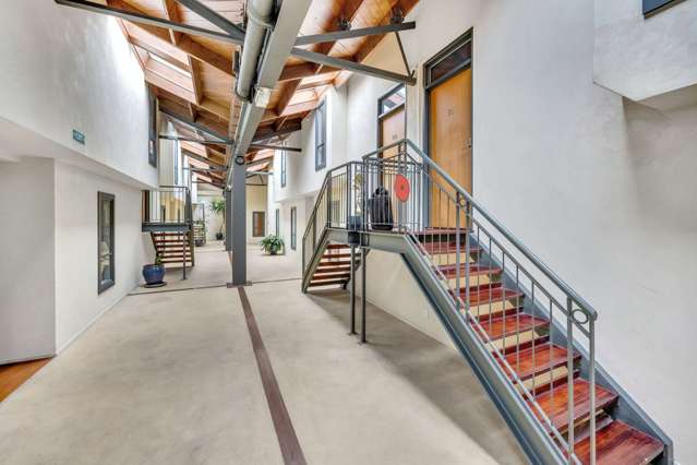 City Apartment with a carpark!