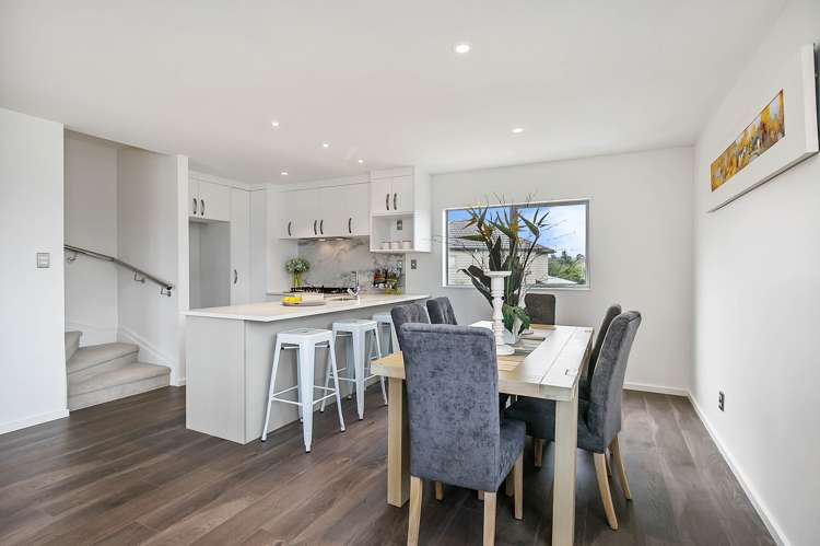 71 Bordeaux Parade Te Atatu South_5