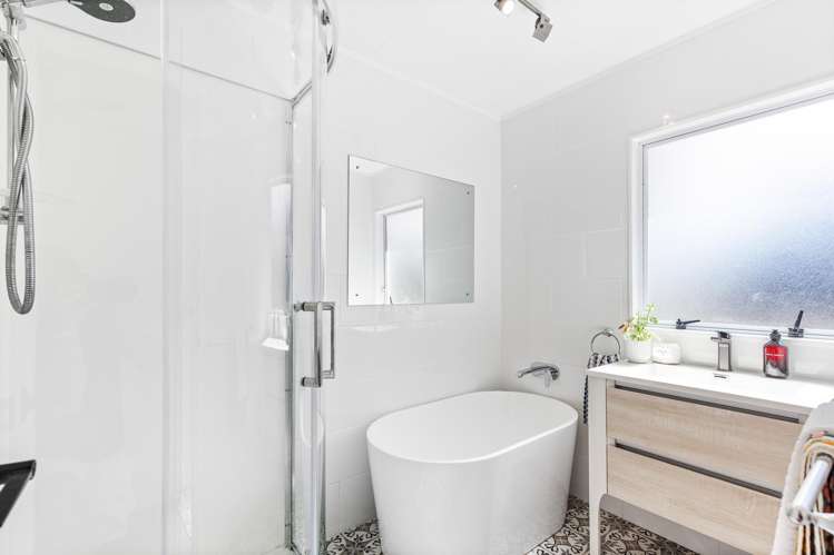 41 Meadowvale Rise Titirangi_28