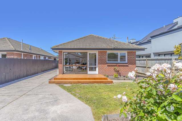 Renovated City Fringe Living!