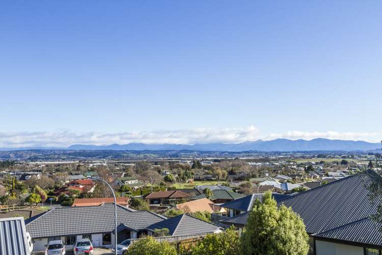 64 Olympus Way Richmond_12