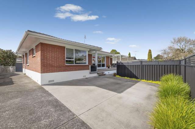 12 Mirrabooka Avenue Botany Downs_1