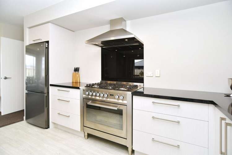 12 Bonecrusher Street Lincoln_5