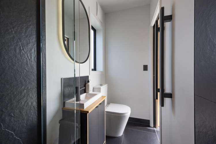 21 & 21a Beach Valley Road Piha_37