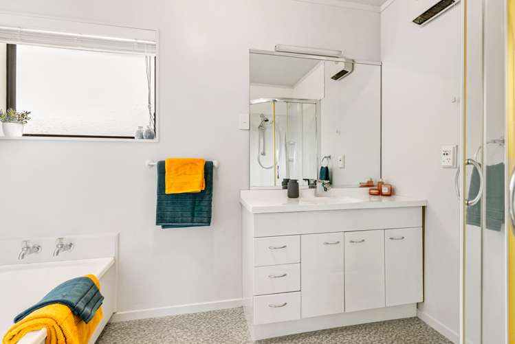 2/13 Menary Street Papakura_11