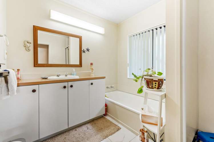 33 Gledstane Road Stanmore Bay_13