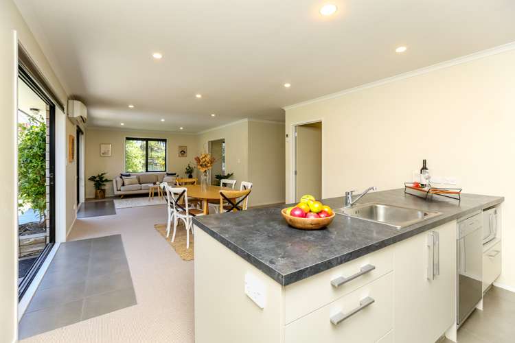 1185f South Road Oakura_15