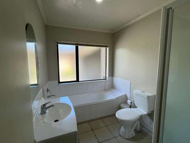 7B Saralee Drive Manurewa_4