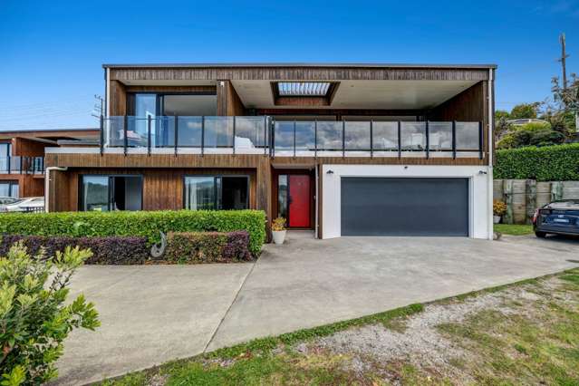 Orewa Stunner: Income + Sea Views