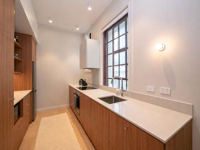 Modern Living in a Fantastic Location