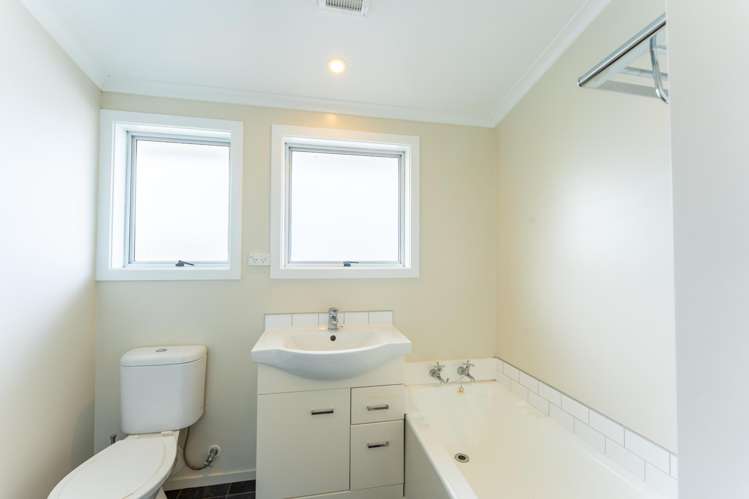 2/23 Baker Street West End_13