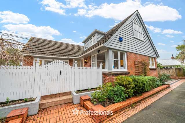 FOREVER HOME IN DRESS-CIRCLE LOCATION