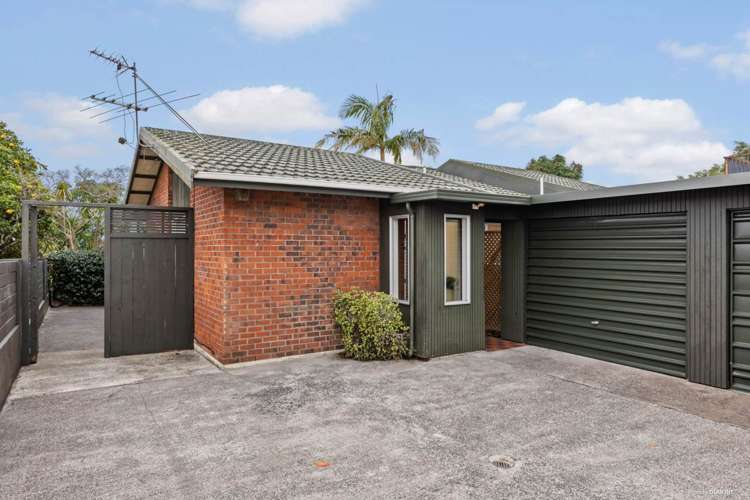 2/131 Landscape Road Mount Eden_1