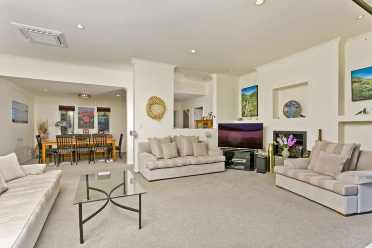 33 Lax Crescent Leigh_10